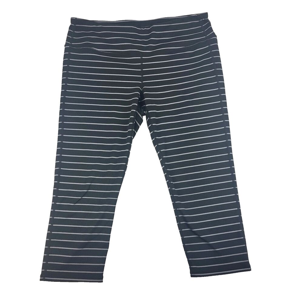 Athleta Striped Chaturanga Capri Leggings High rise Size large Black